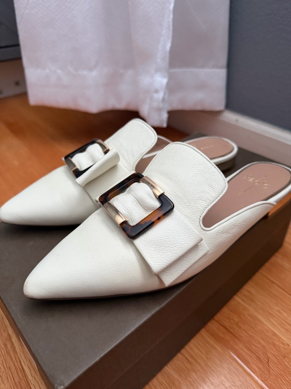 Papyrus White Pointed Mule with Tortoiseshell Buckle